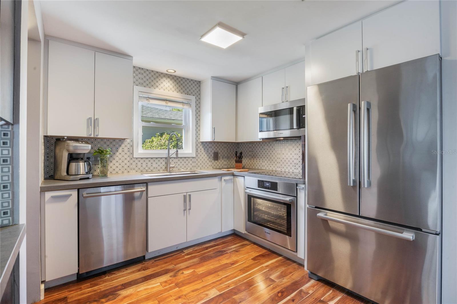 724 W NEW HAMPSHIRE ST