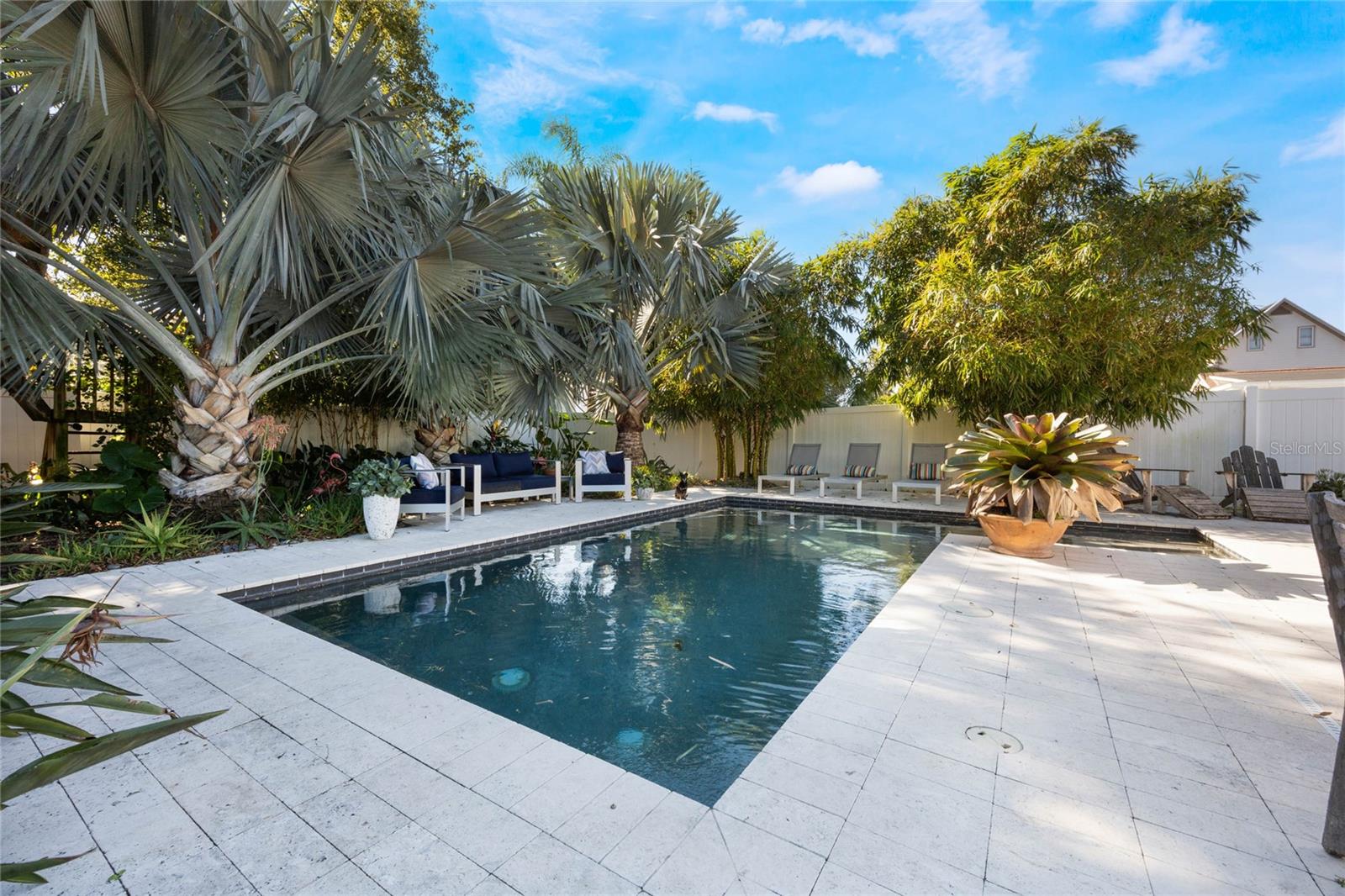 724 W NEW HAMPSHIRE ST