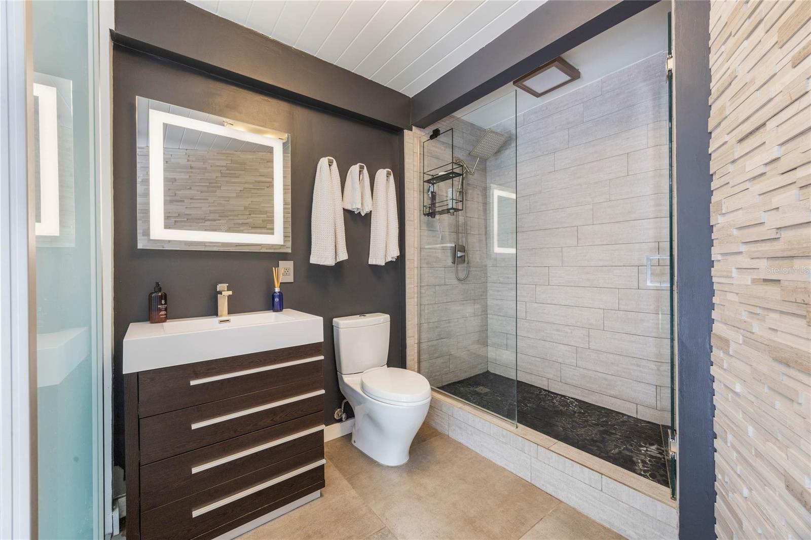 724 W NEW HAMPSHIRE ST