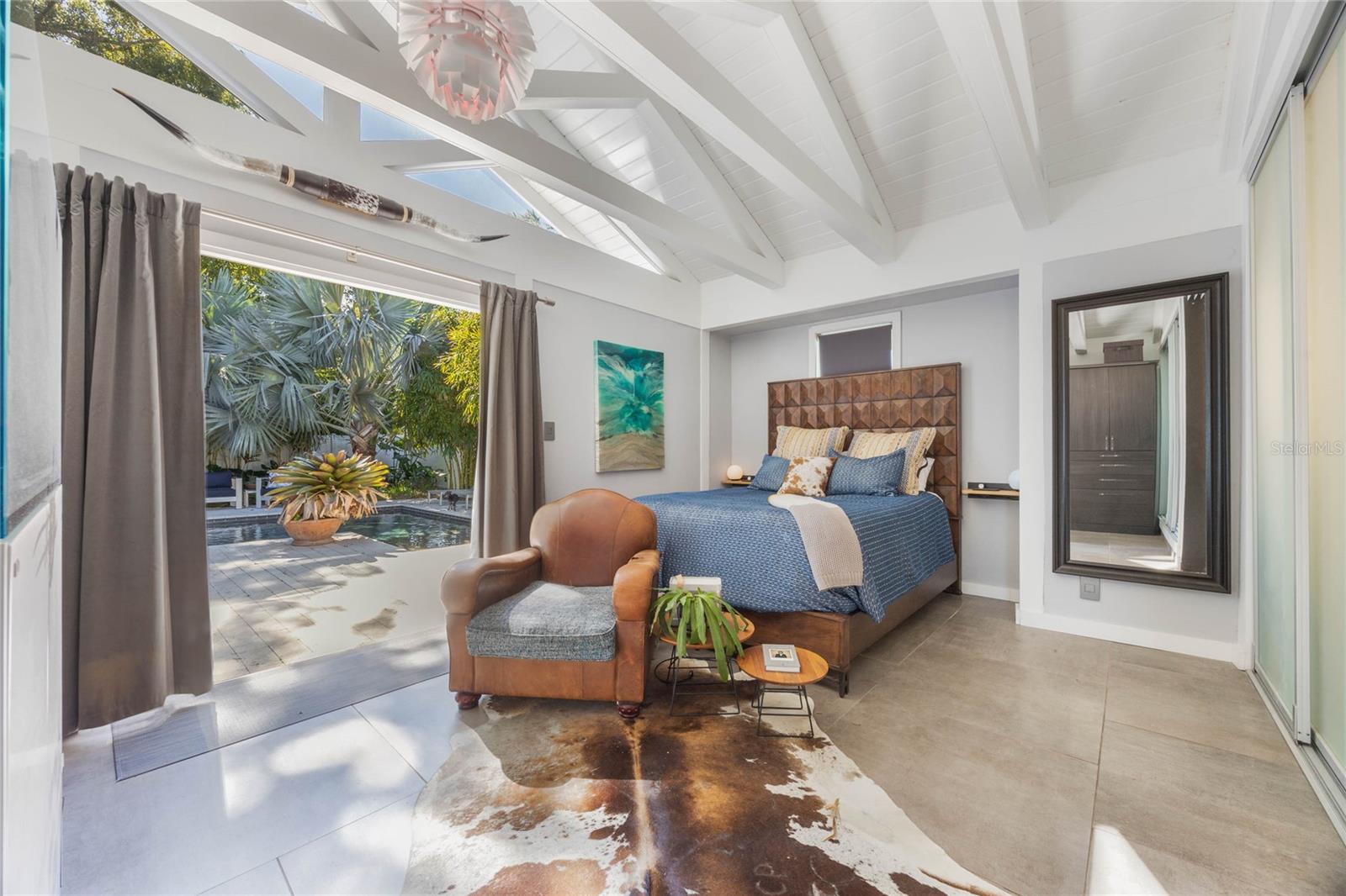 724 W NEW HAMPSHIRE ST