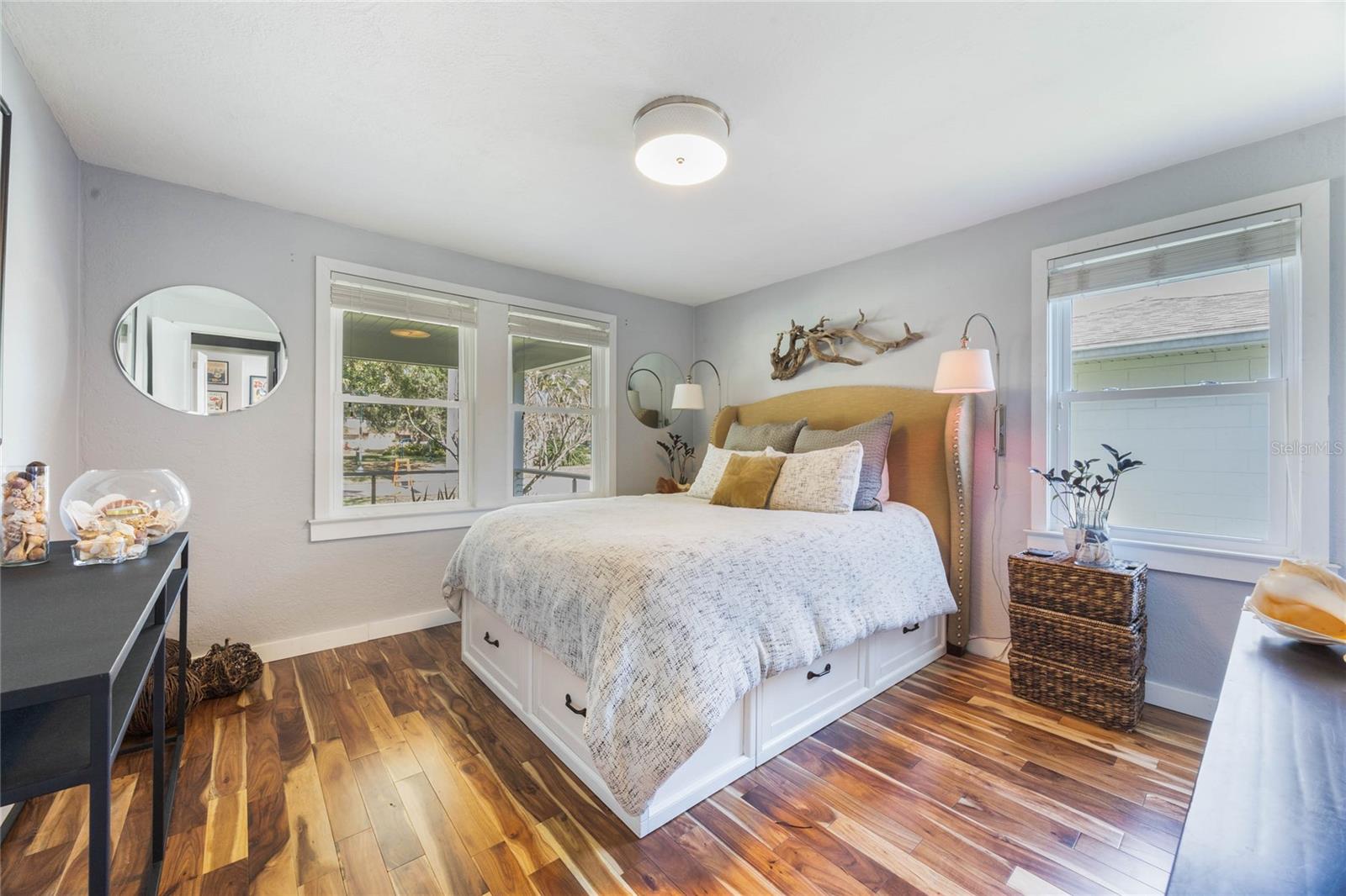 724 W NEW HAMPSHIRE ST