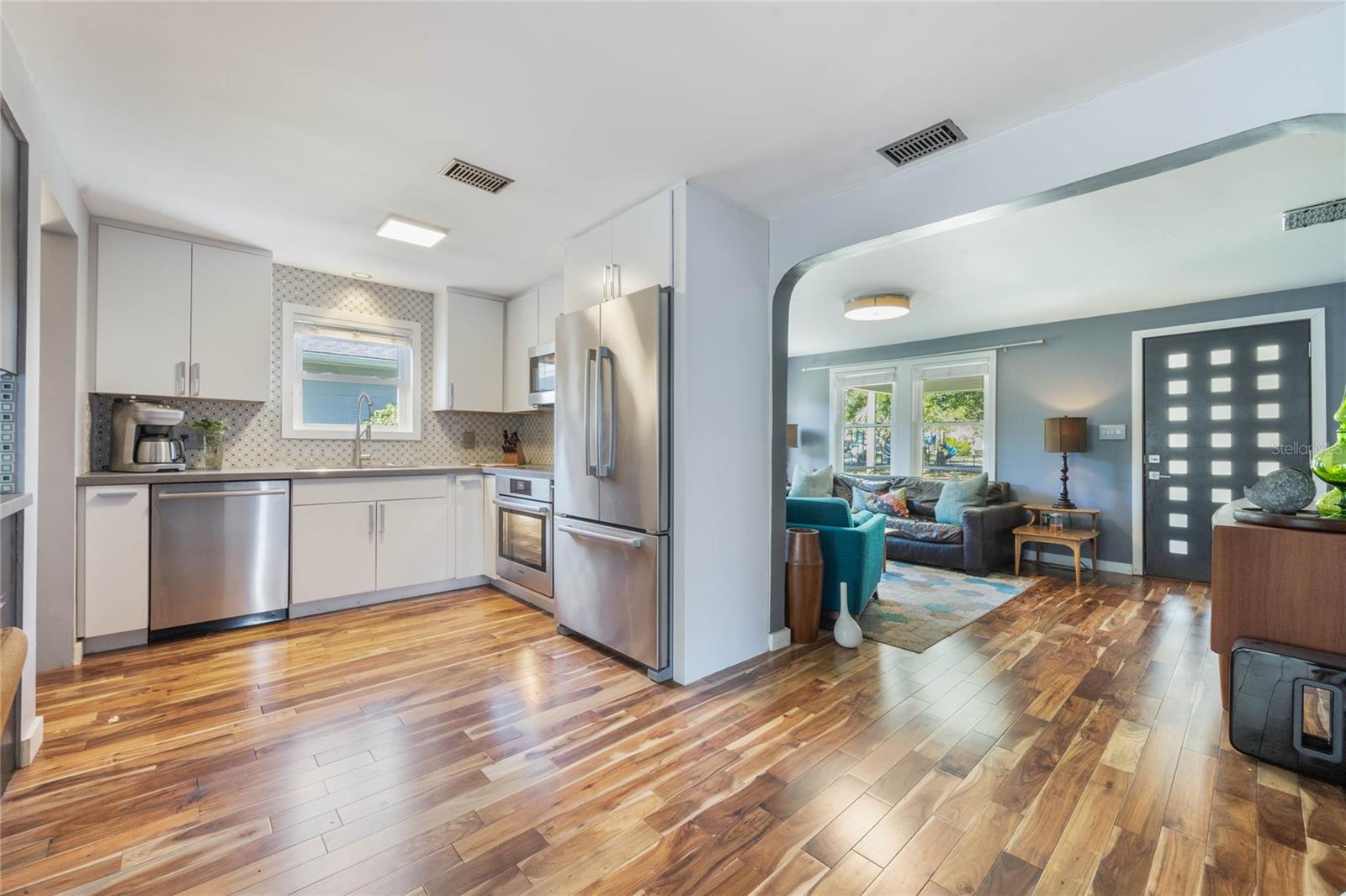 724 W NEW HAMPSHIRE ST