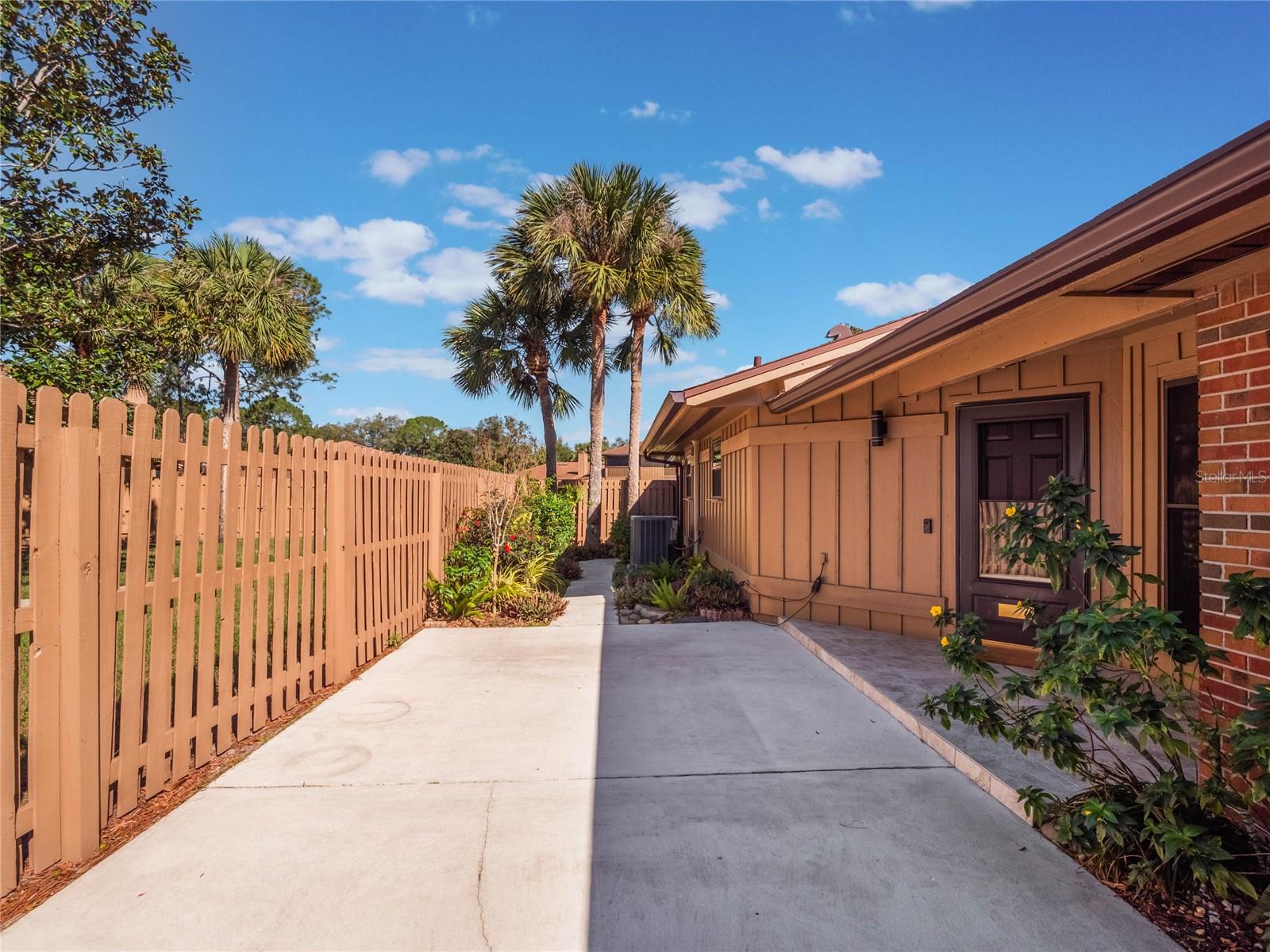 193 HERON BAY CIR #8