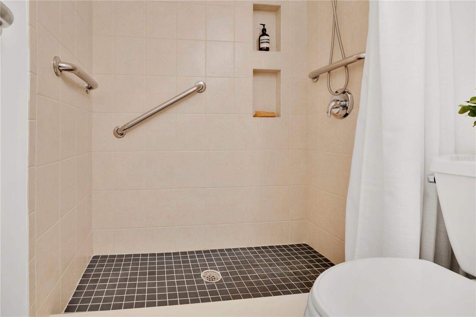 700 MELROSE AVE #L-23