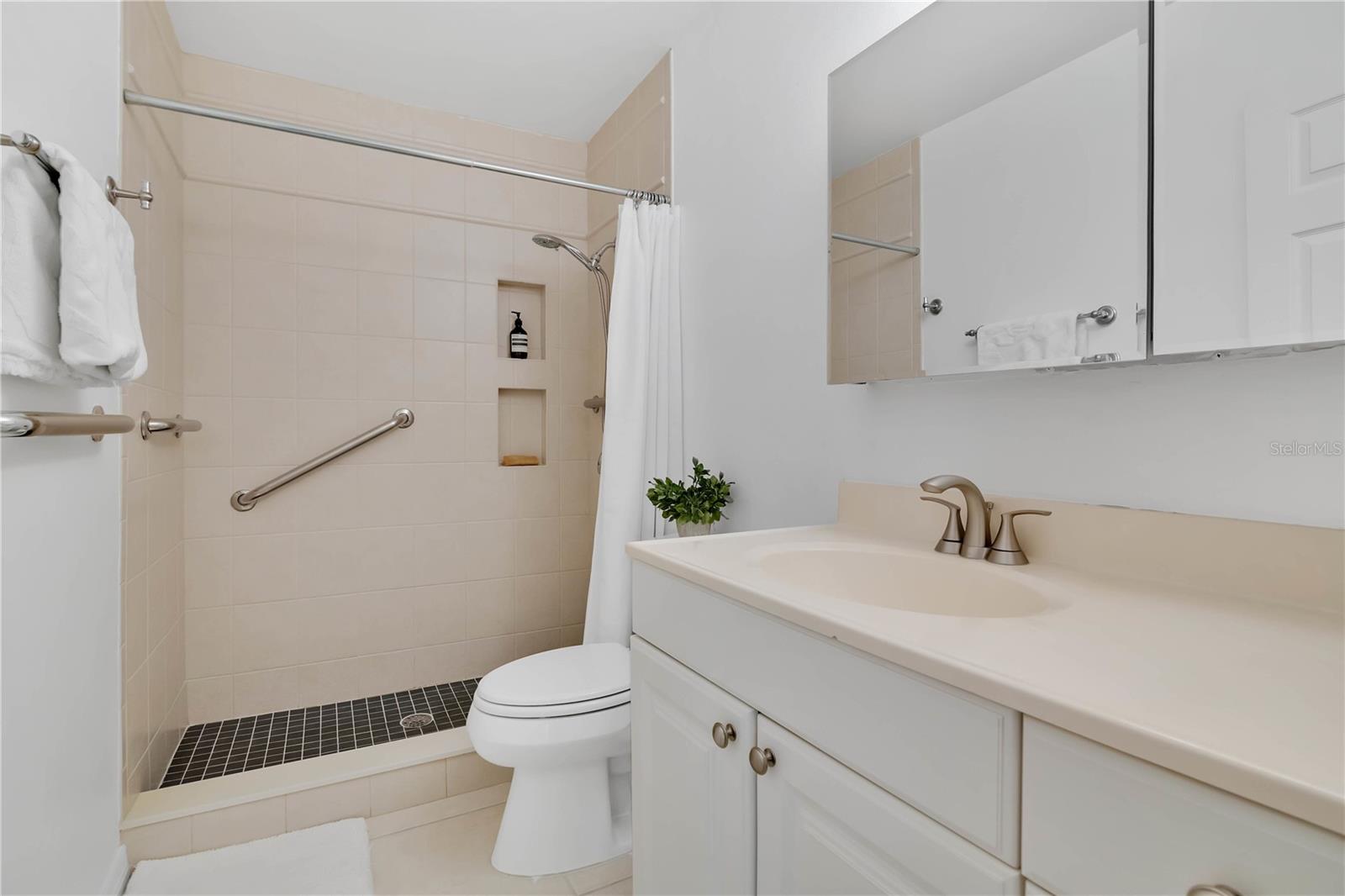 700 MELROSE AVE #L-23