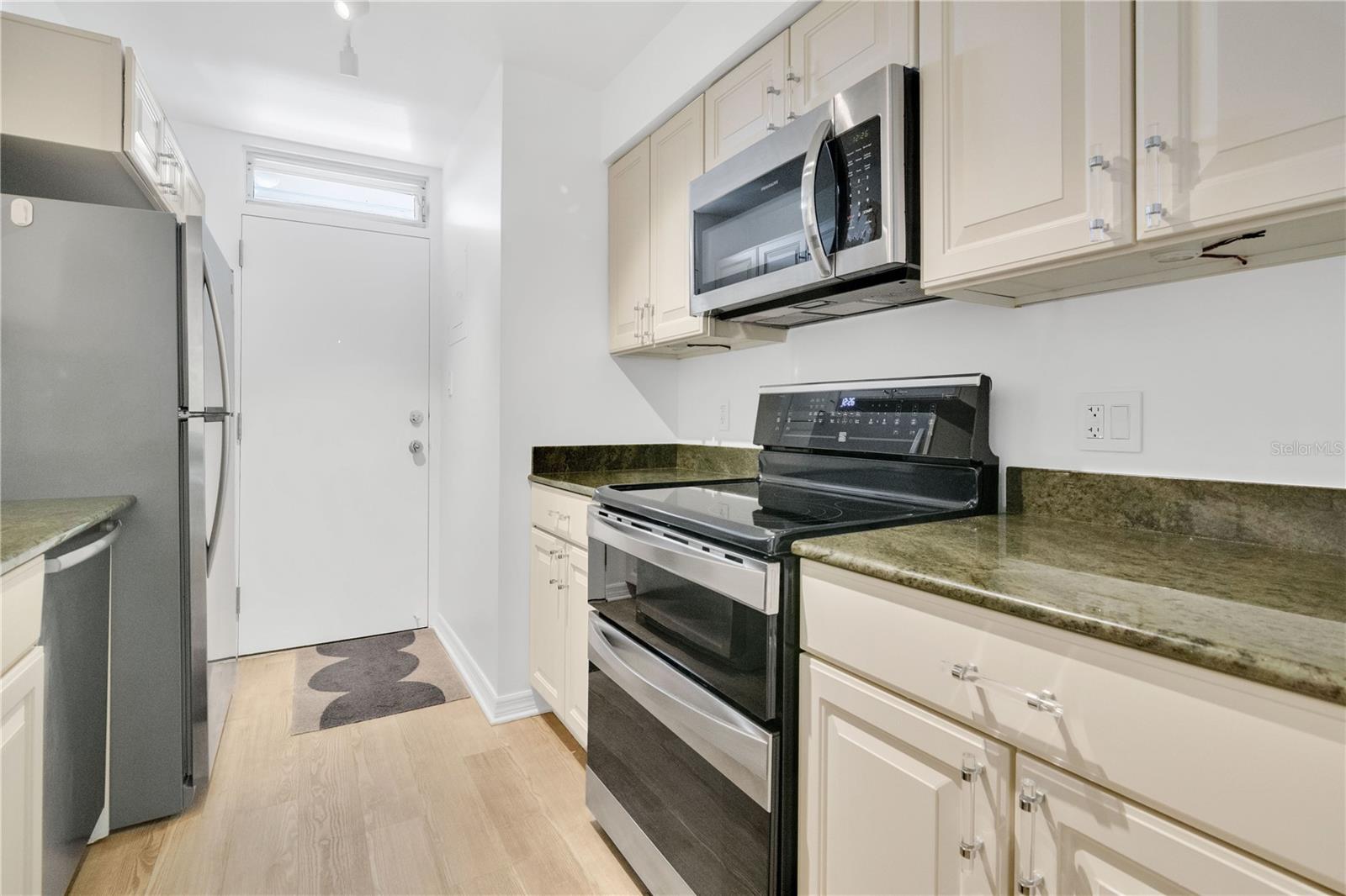 700 MELROSE AVE #L-23