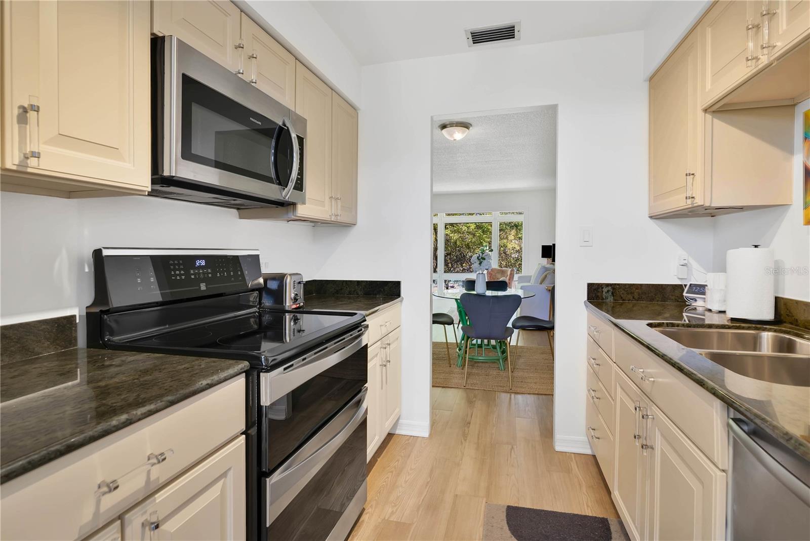 700 MELROSE AVE #L-23