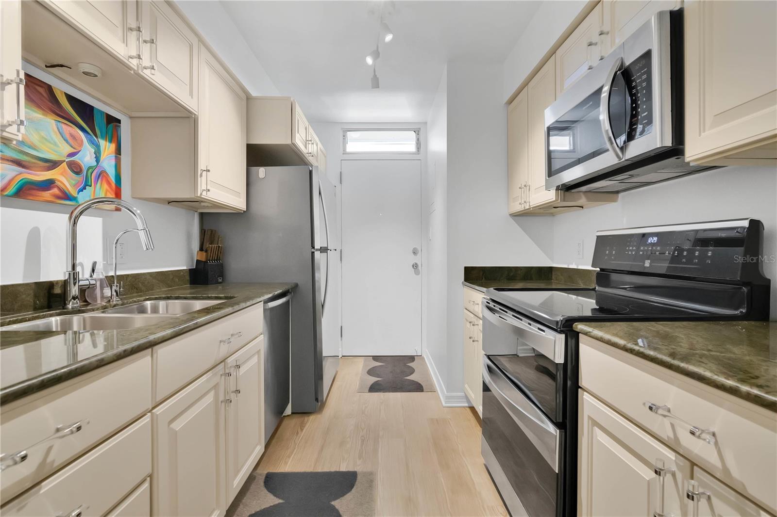 700 MELROSE AVE #L-23