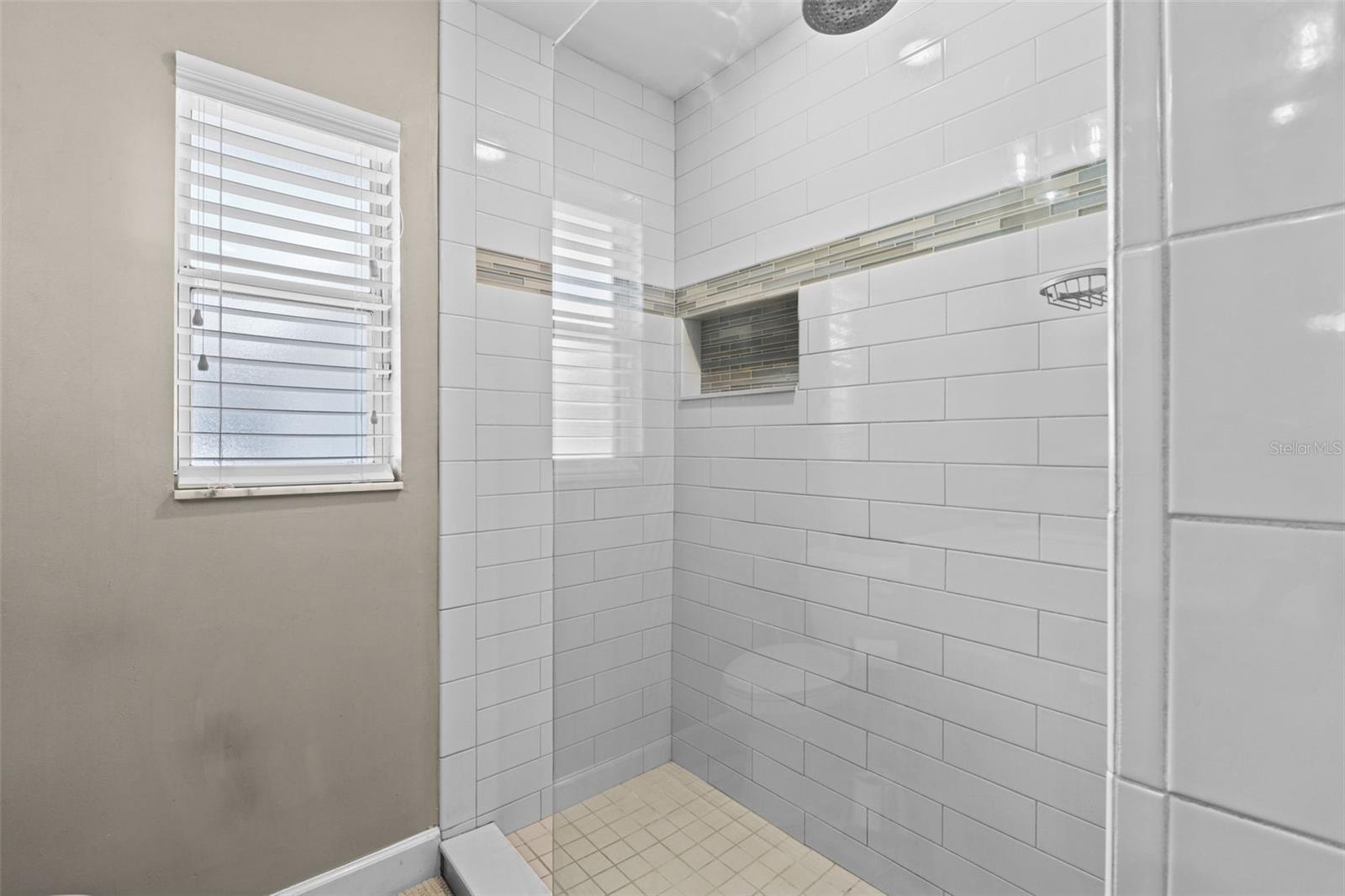 605 SPRING OAKS BLVD