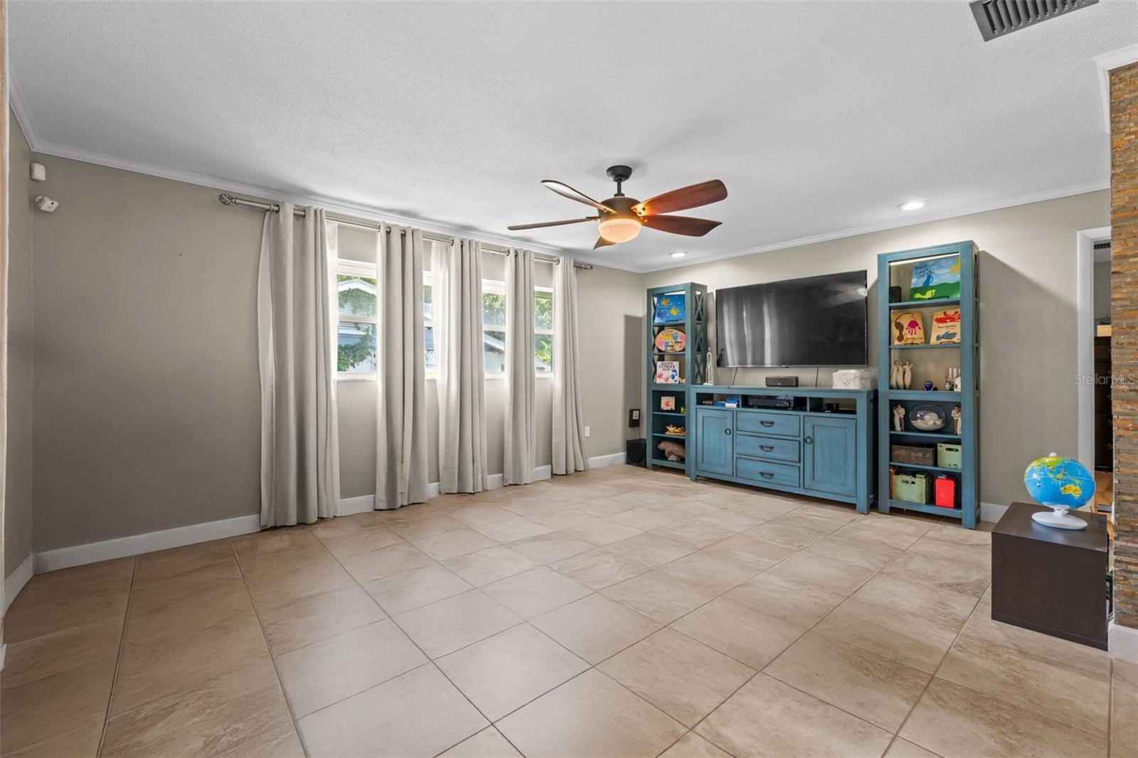 605 SPRING OAKS BLVD