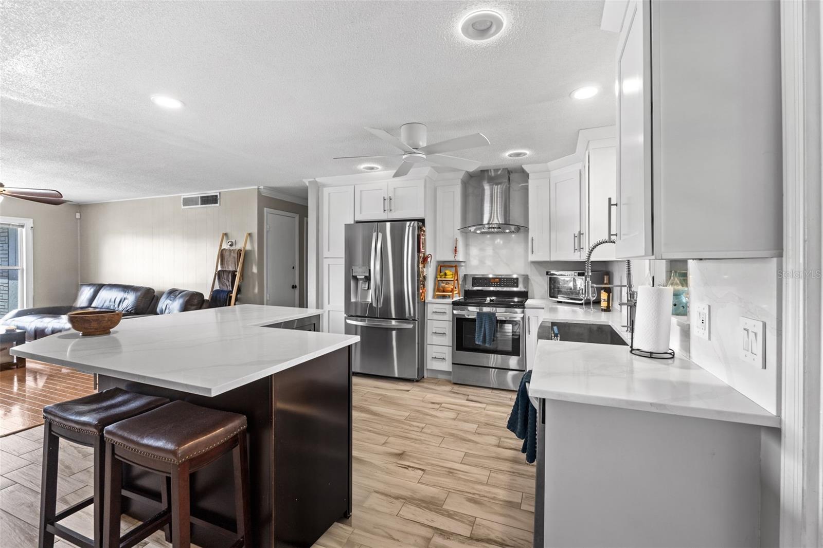 605 SPRING OAKS BLVD