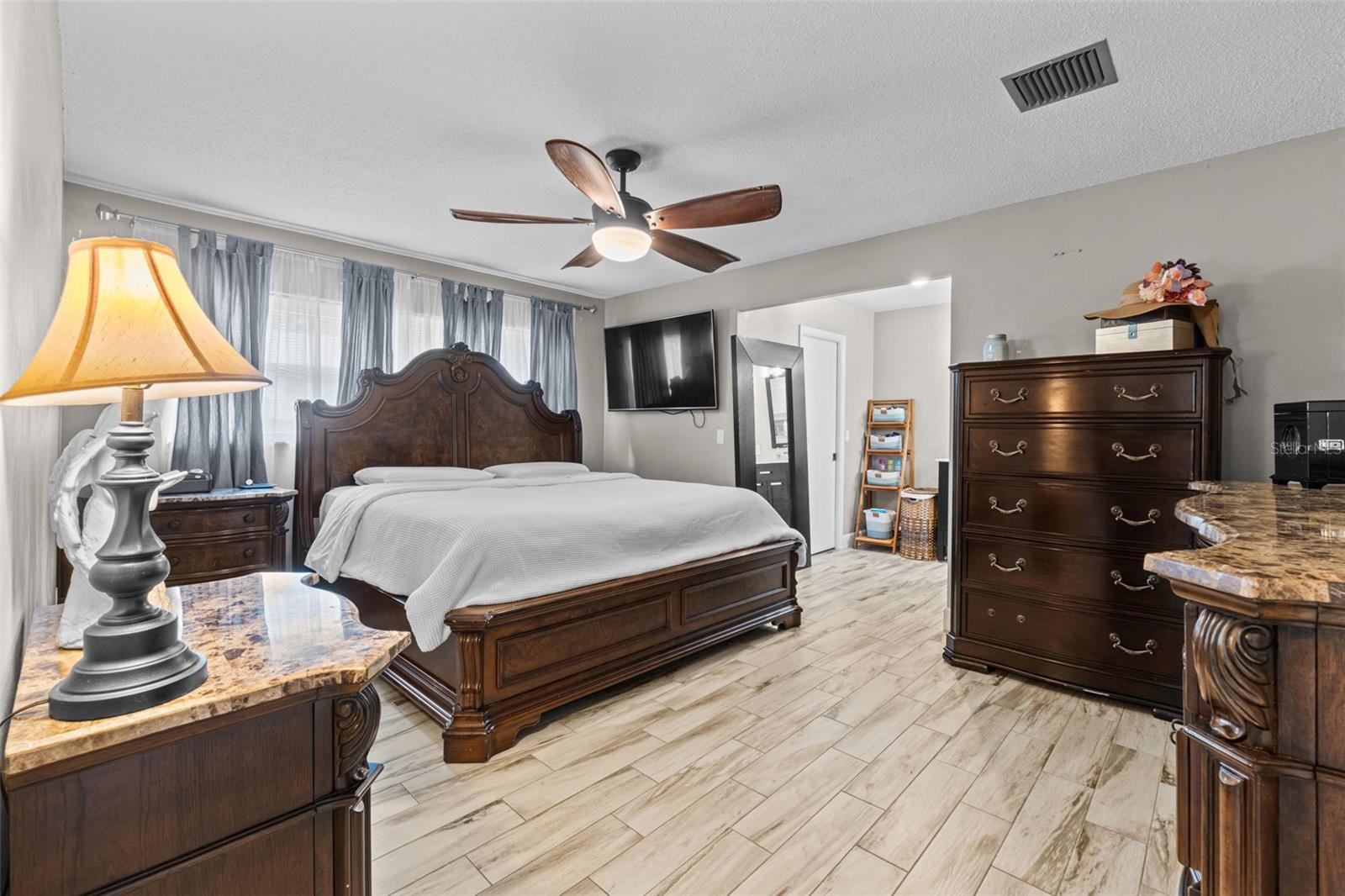 605 SPRING OAKS BLVD