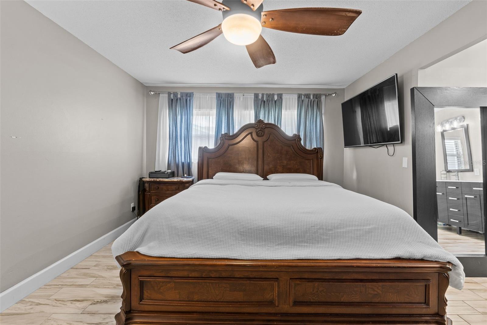 605 SPRING OAKS BLVD