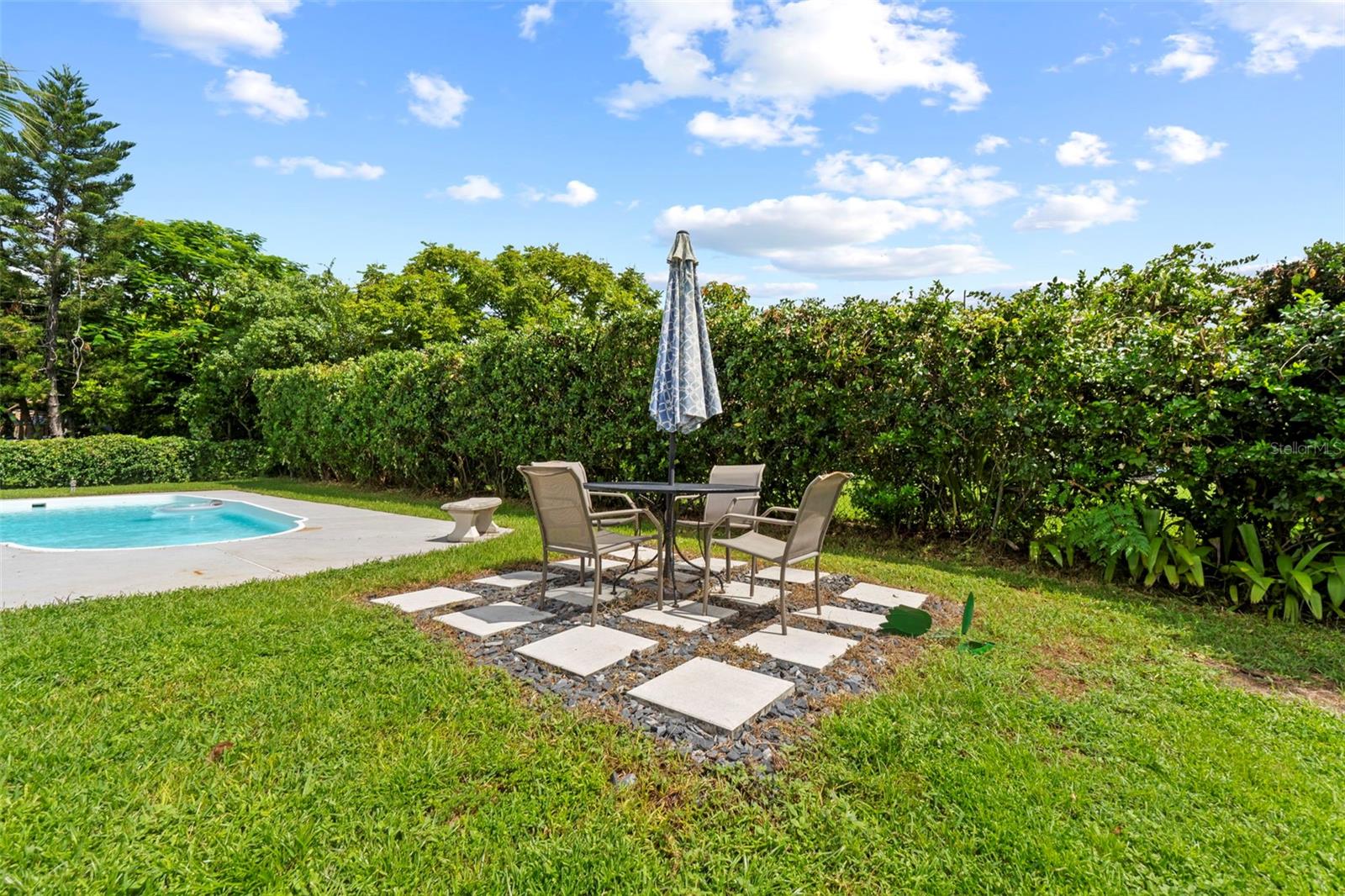 605 SPRING OAKS BLVD