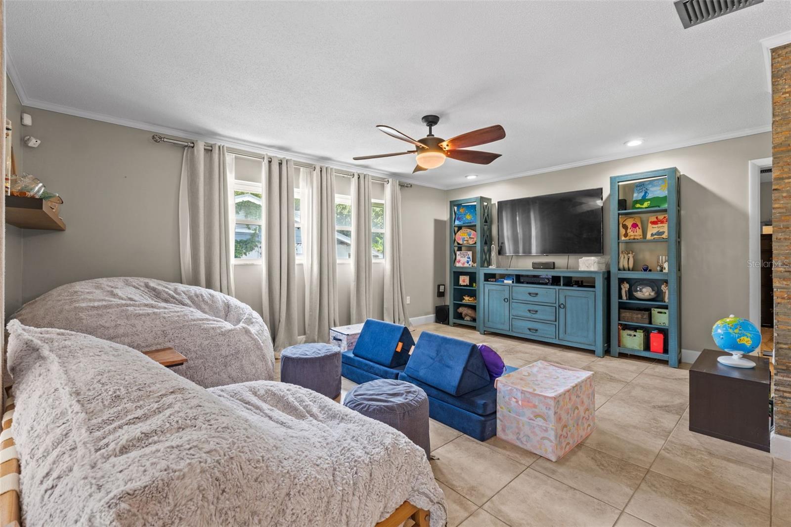 605 SPRING OAKS BLVD