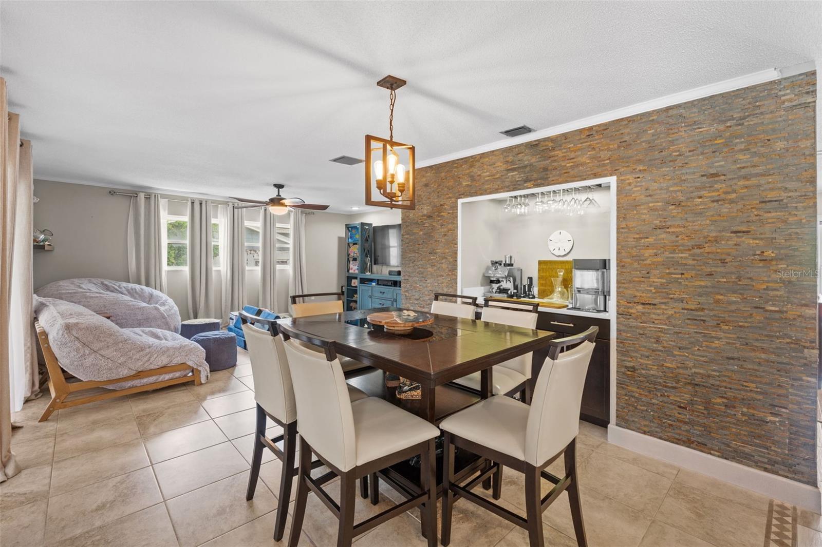 605 SPRING OAKS BLVD