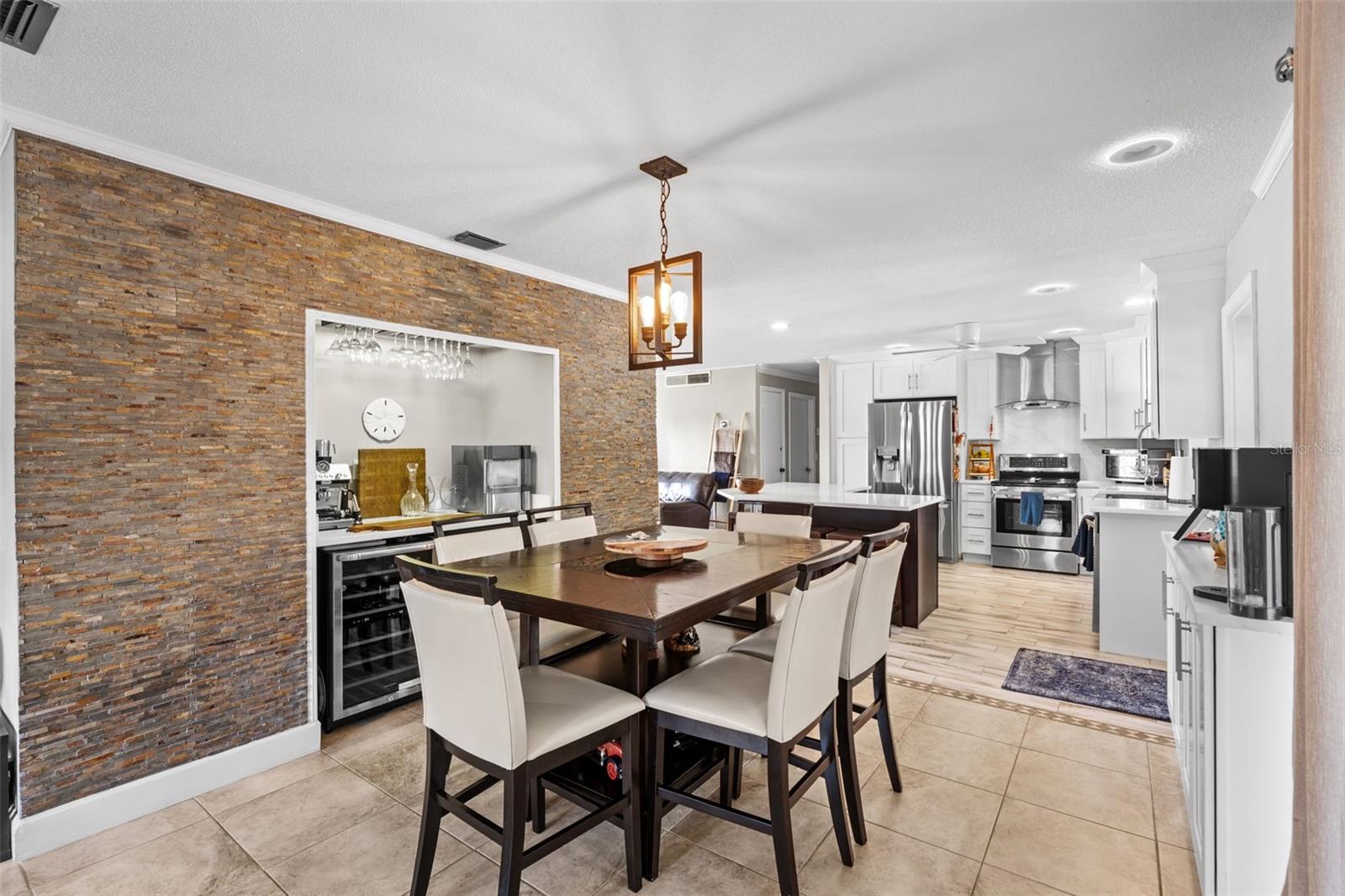 605 SPRING OAKS BLVD