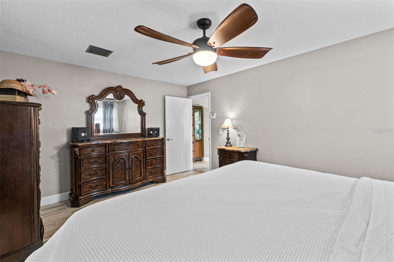 605 SPRING OAKS BLVD