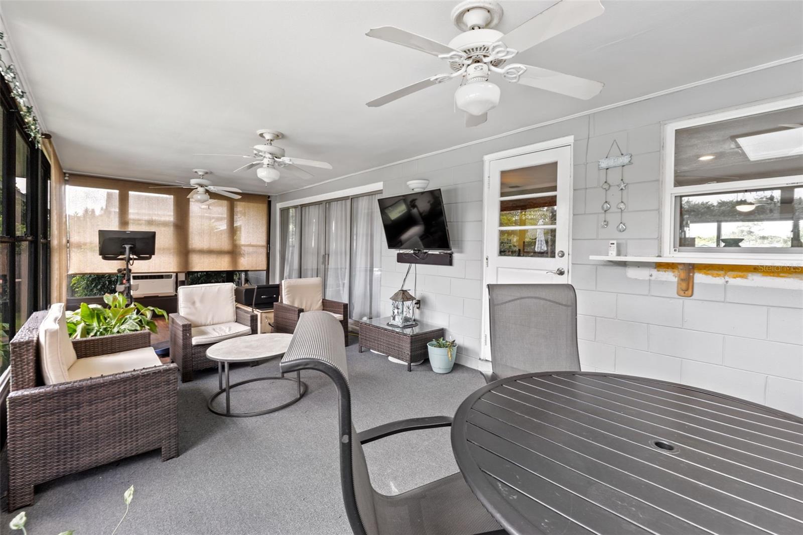 605 SPRING OAKS BLVD