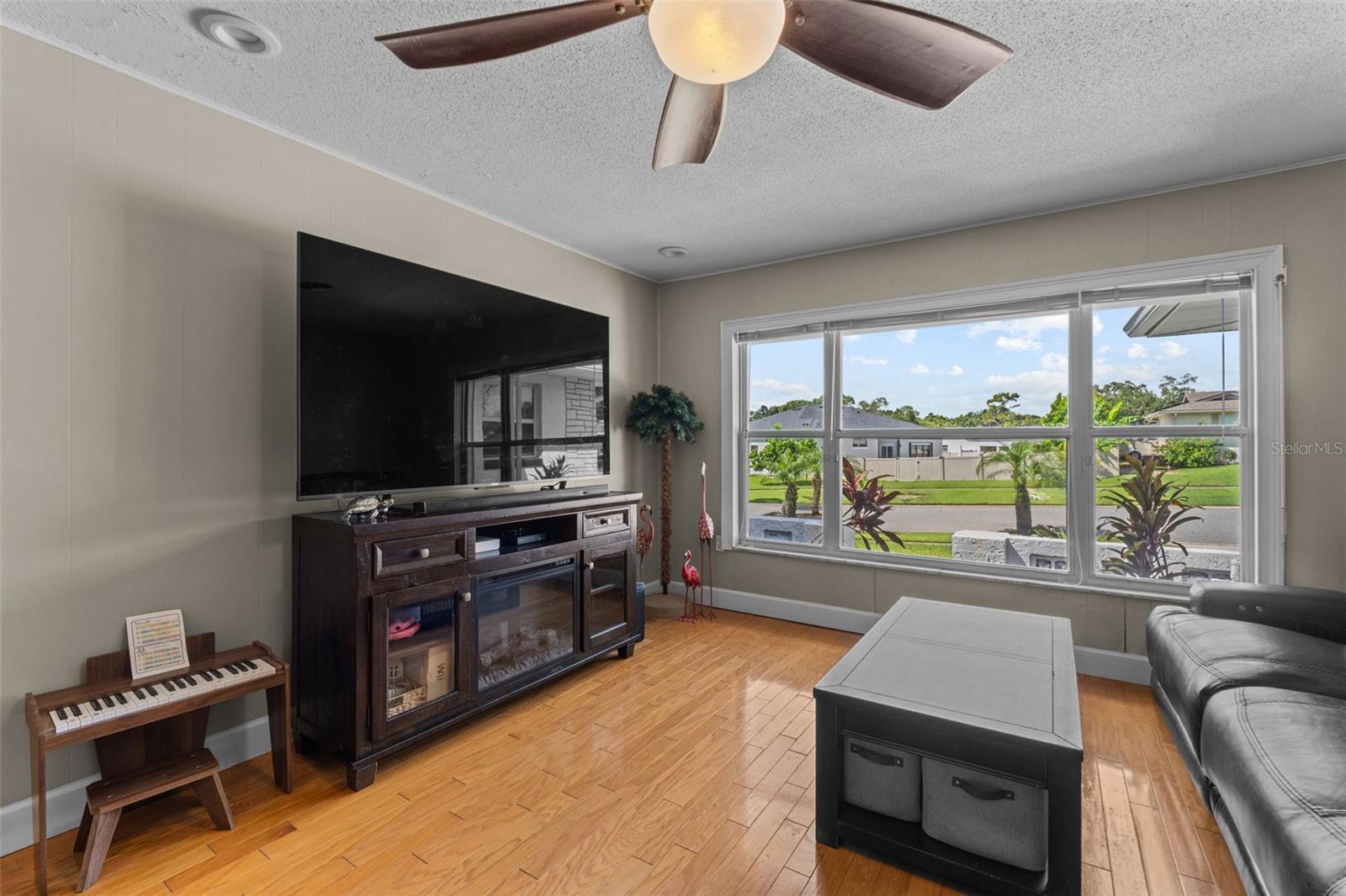 605 SPRING OAKS BLVD