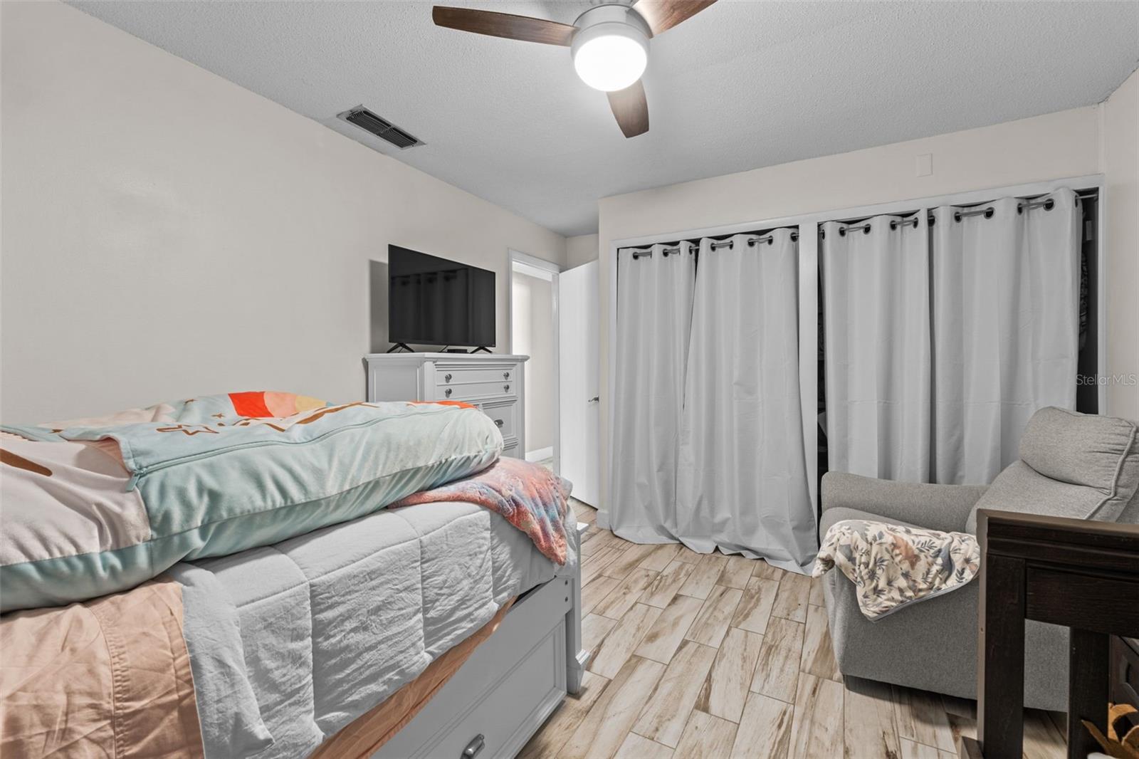 605 SPRING OAKS BLVD