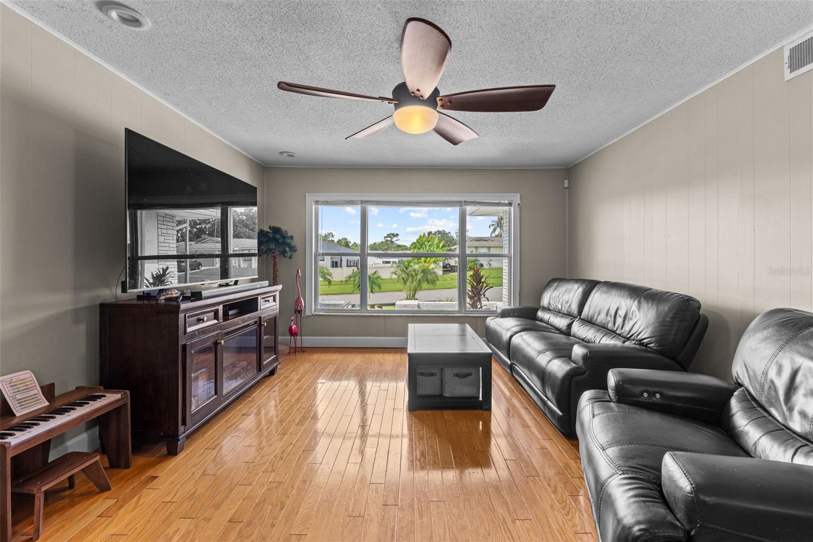 605 SPRING OAKS BLVD