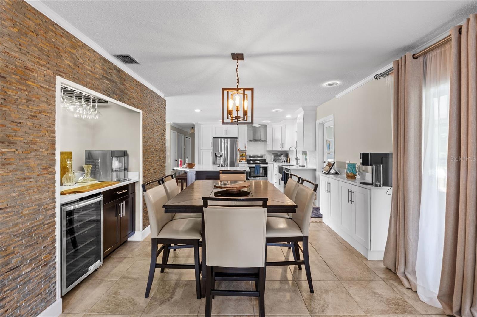 605 SPRING OAKS BLVD