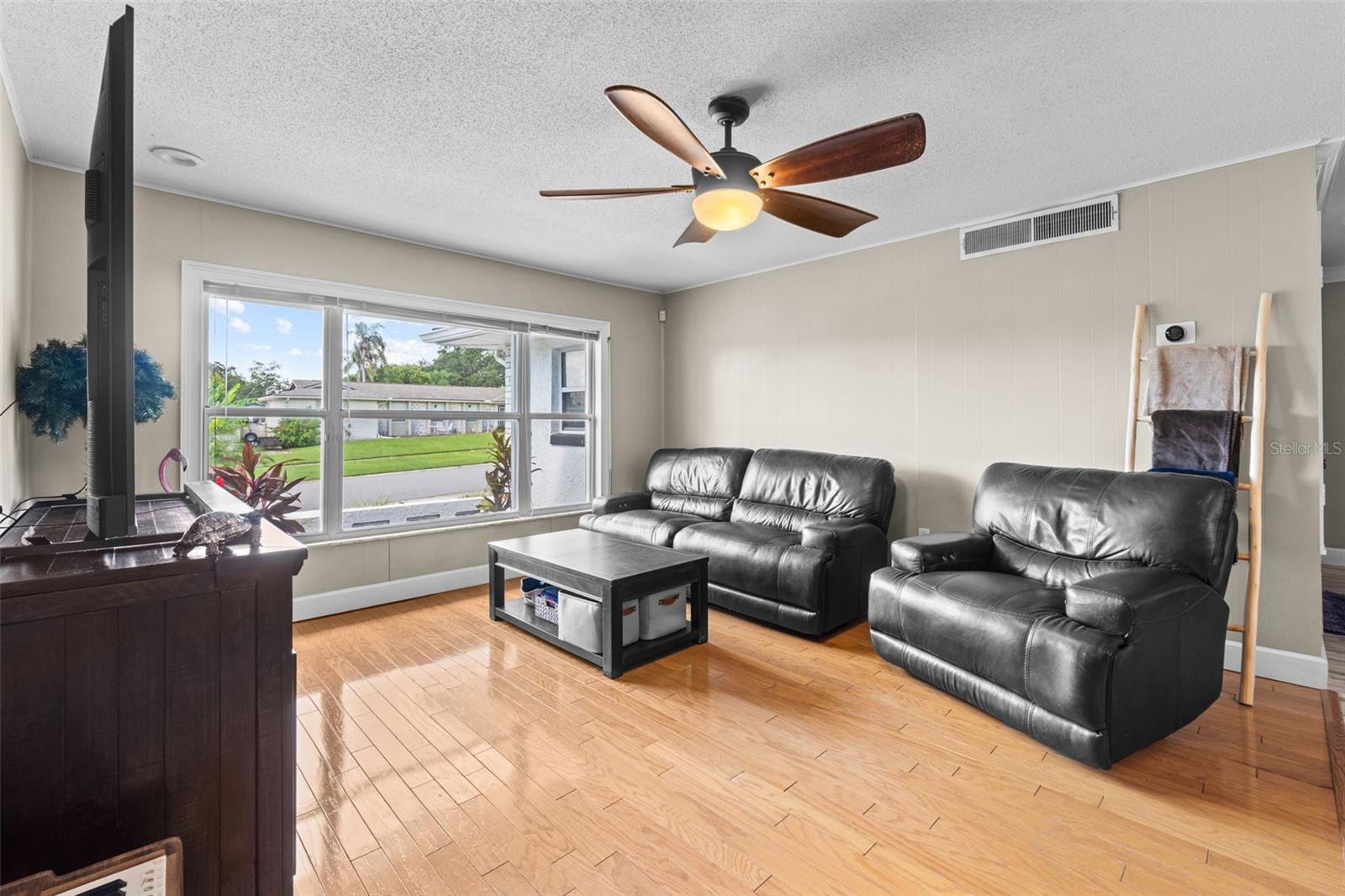 605 SPRING OAKS BLVD