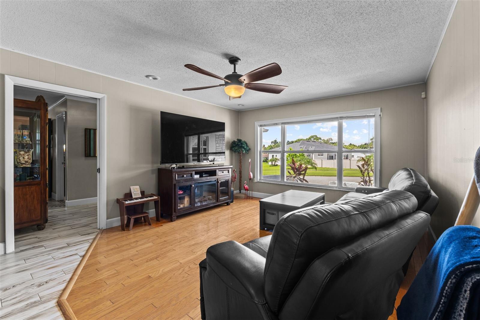 605 SPRING OAKS BLVD