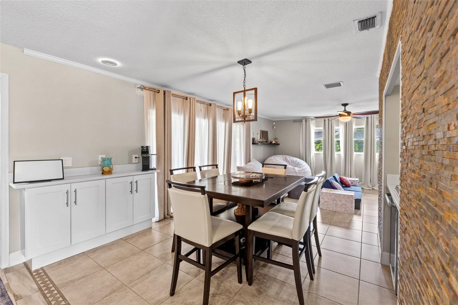 605 SPRING OAKS BLVD