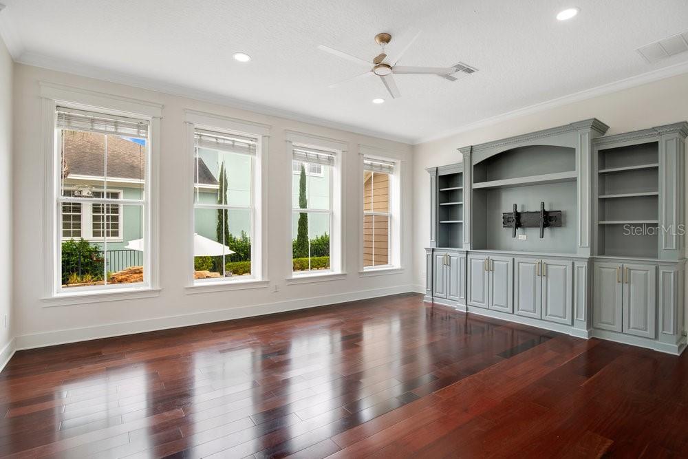 1131 FERN AVE