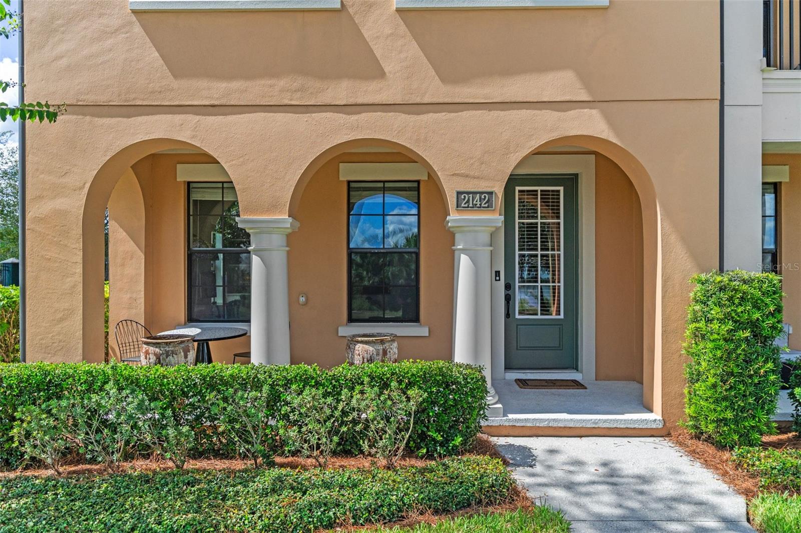 2142 LAKEMONT AVE