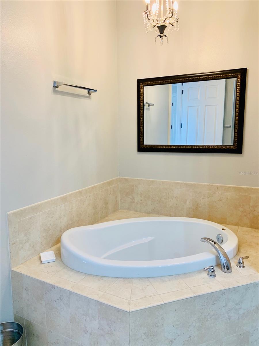 1400 LAKE BALDWIN LN