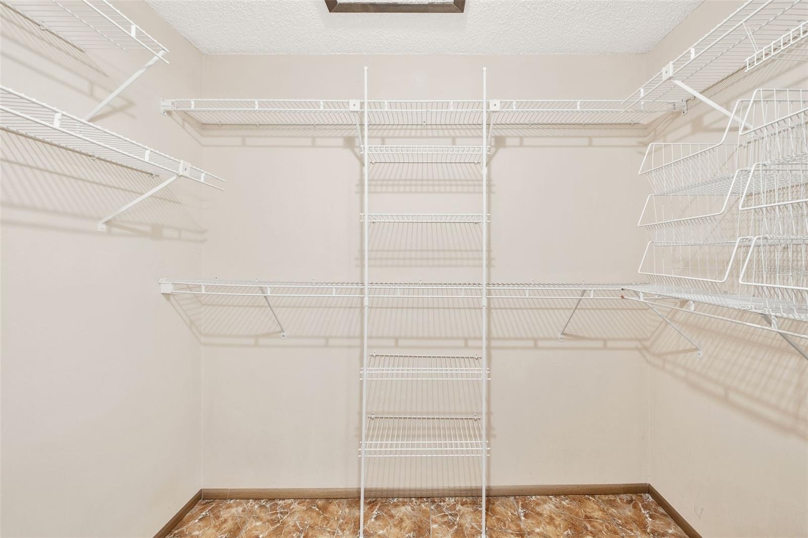 1942 KIMBERWICKE CIR