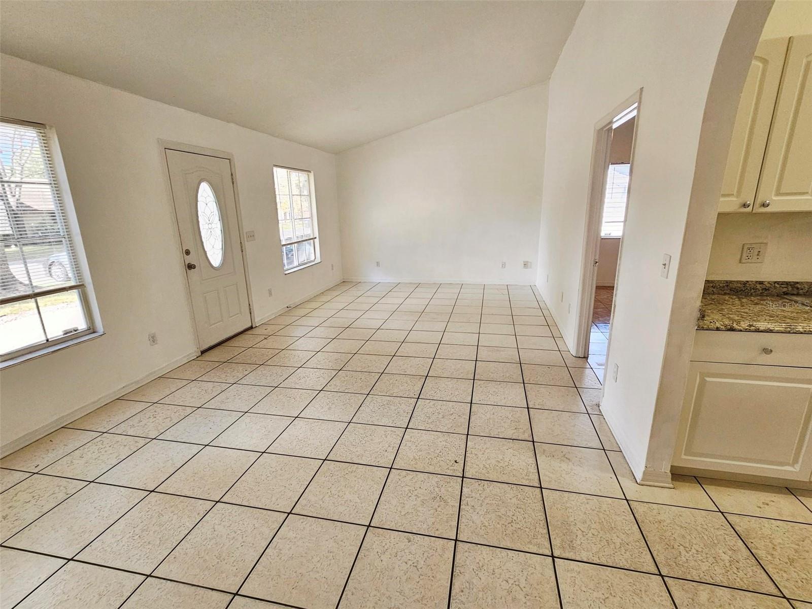 6727 MAGNOLIA POINTE CIR