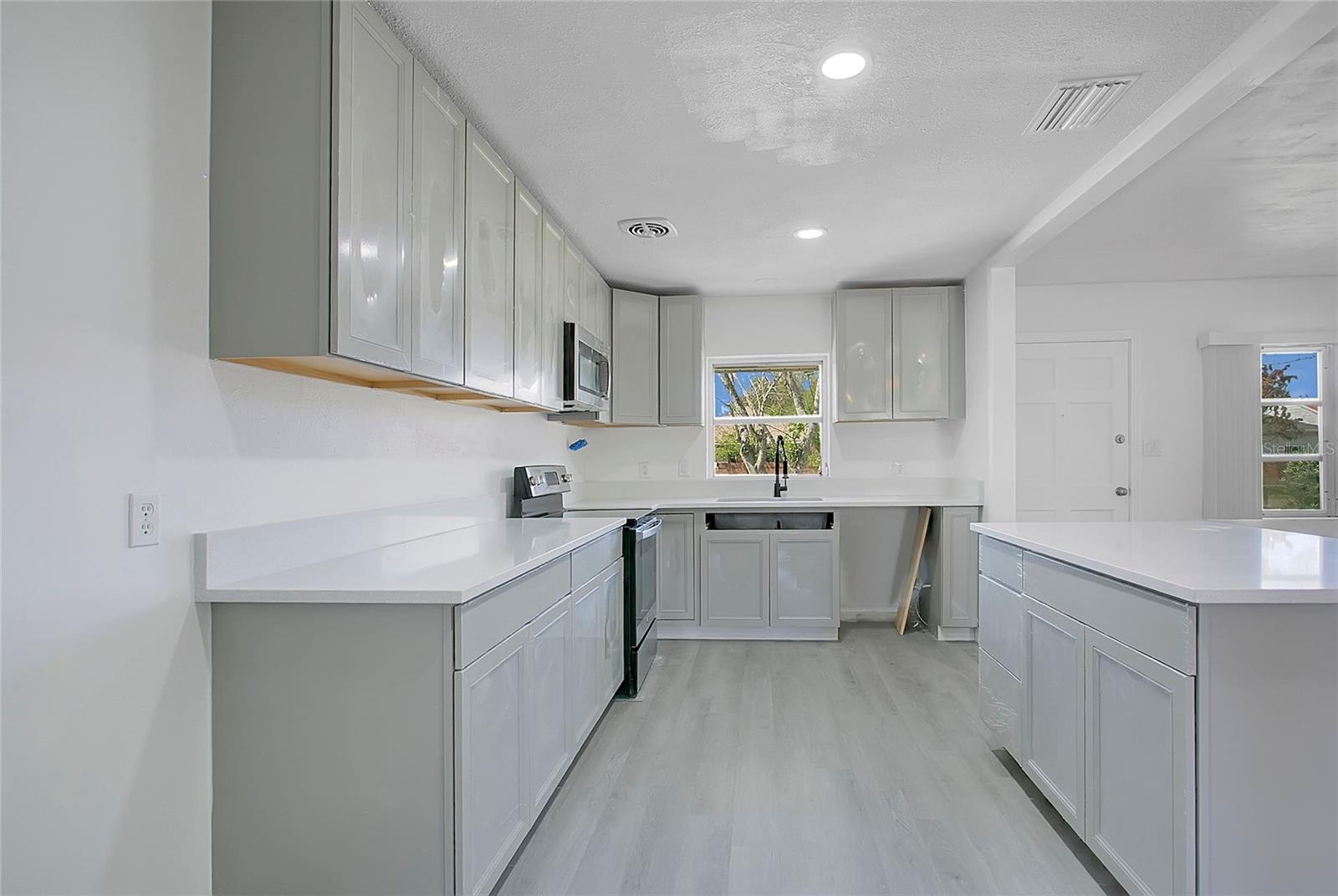 1951 S CRYSTAL LAKE DR