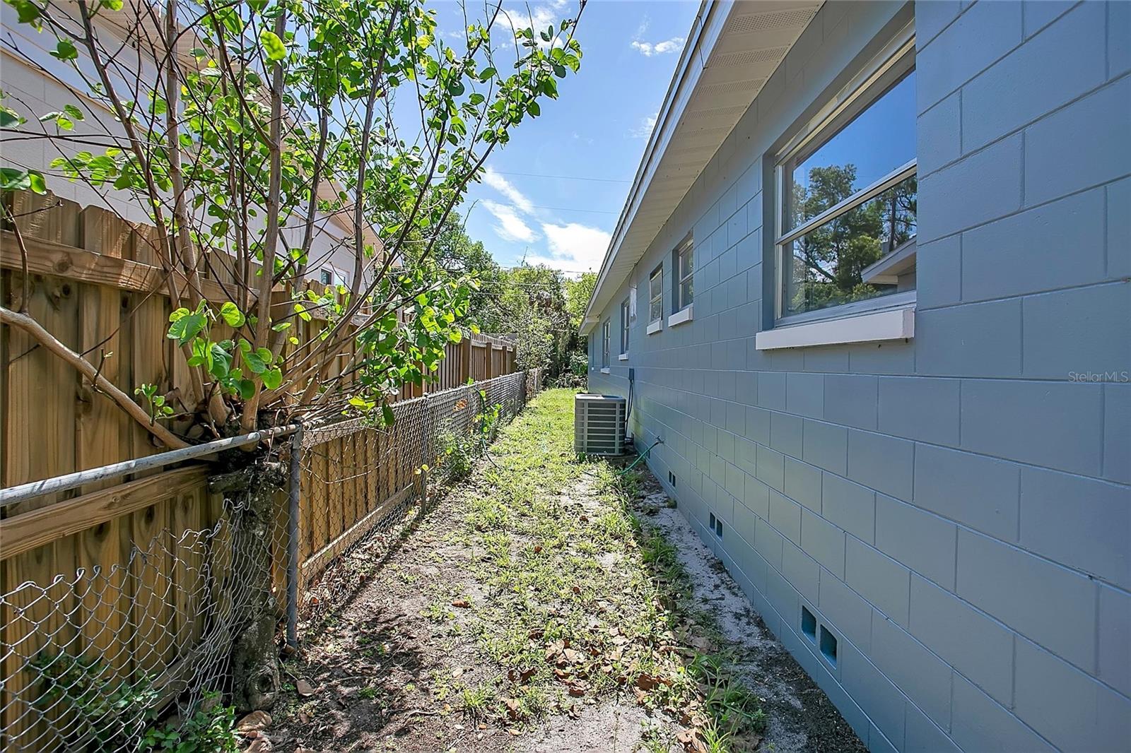 1951 S CRYSTAL LAKE DR
