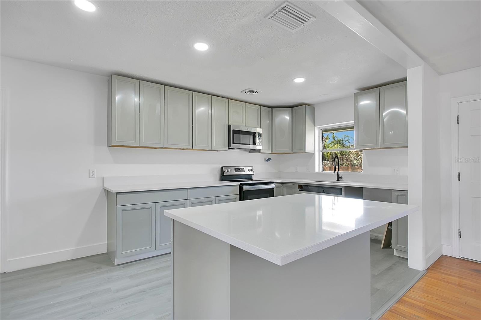 1951 S CRYSTAL LAKE DR