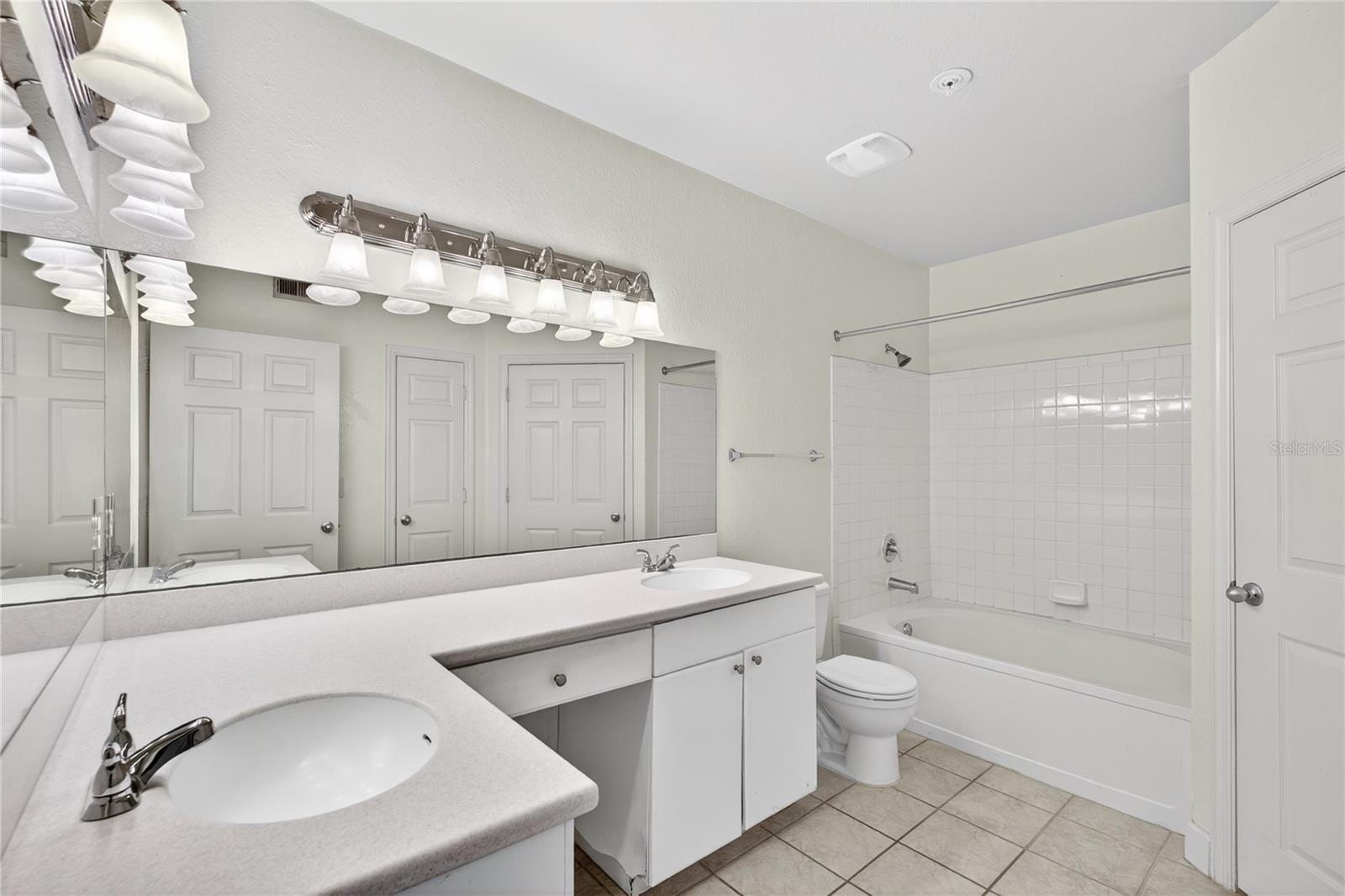300 E SOUTH ST #2014