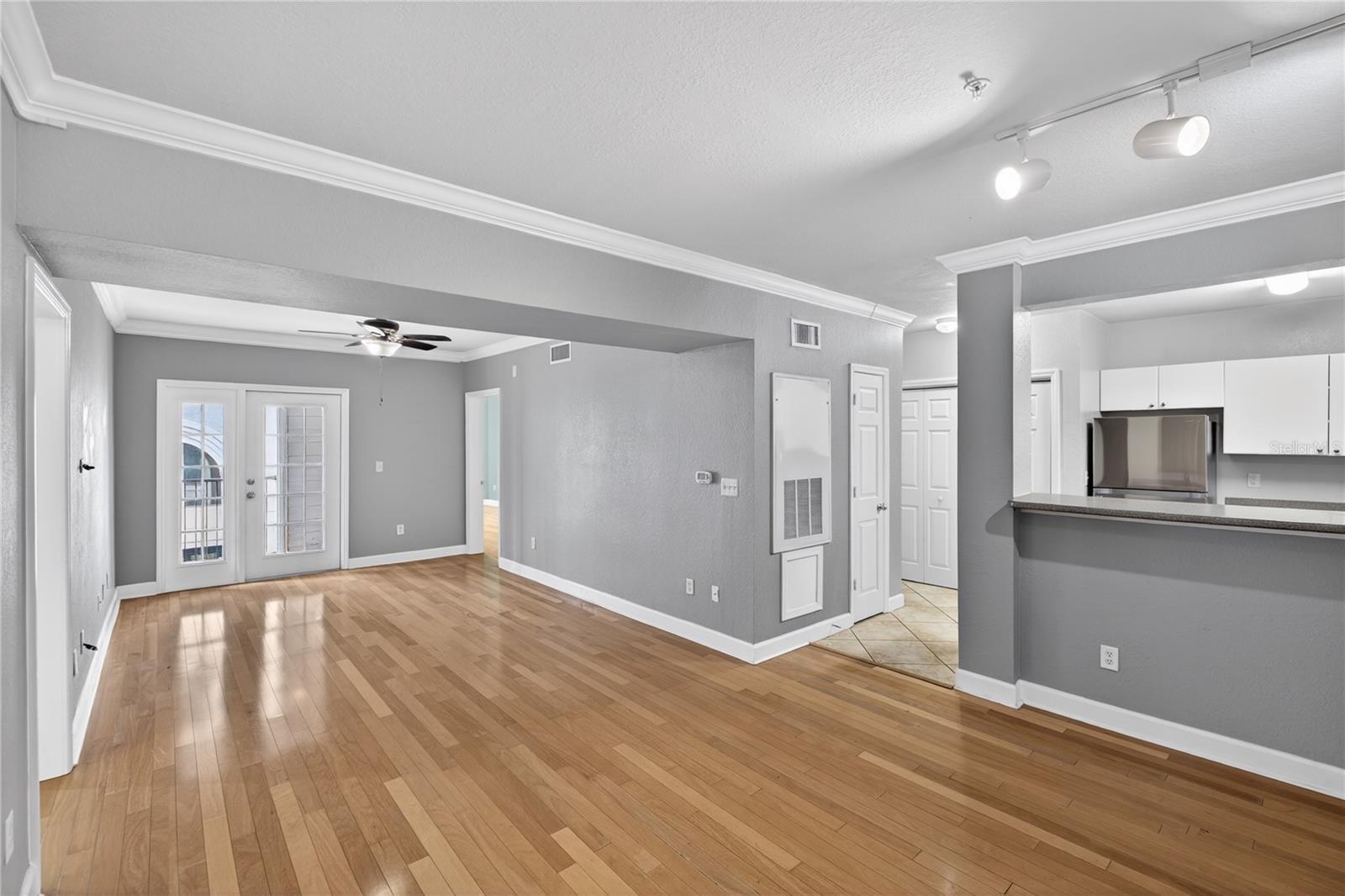 300 E SOUTH ST #2014