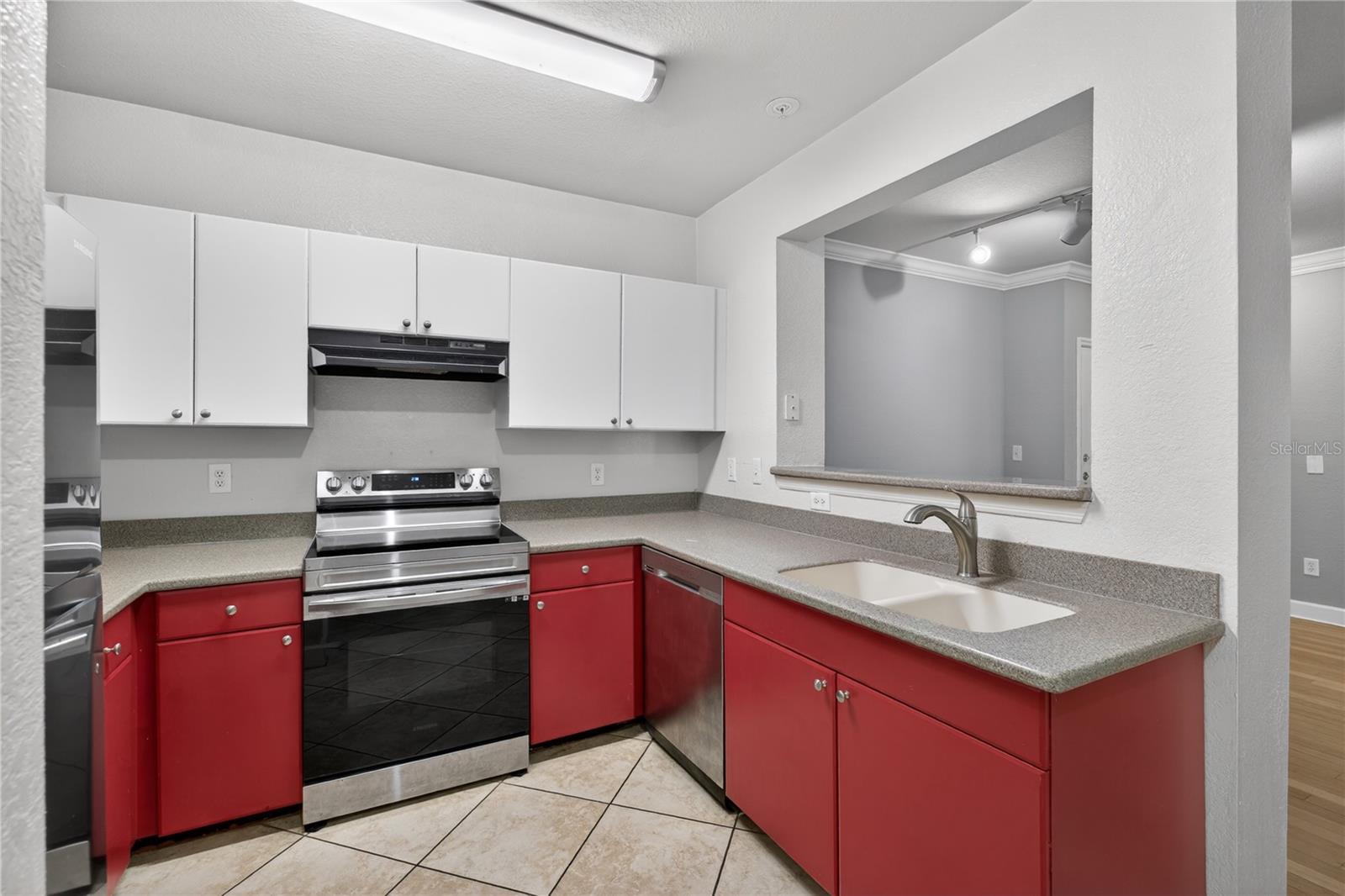 300 E SOUTH ST #2014