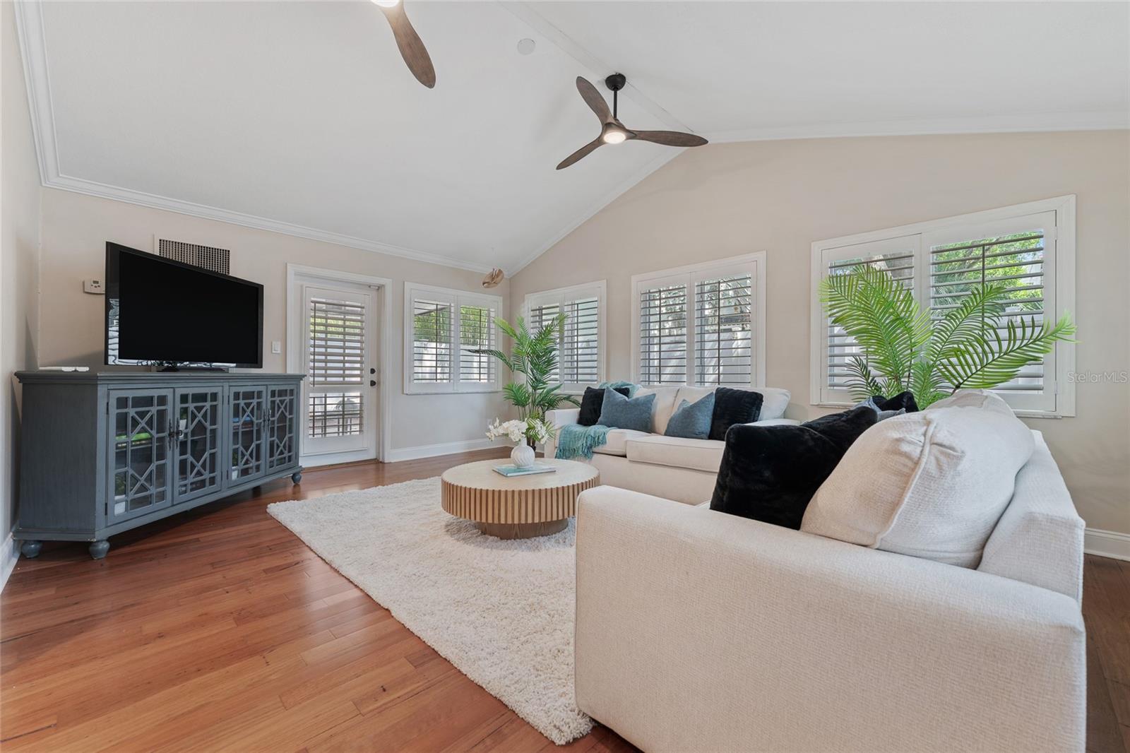 601 W HARVARD ST