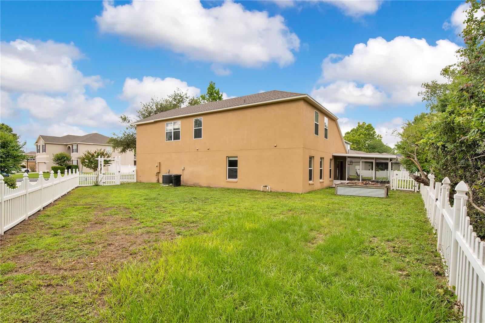 469 CAREY WAY