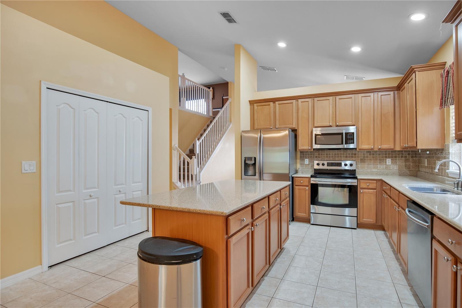 469 CAREY WAY
