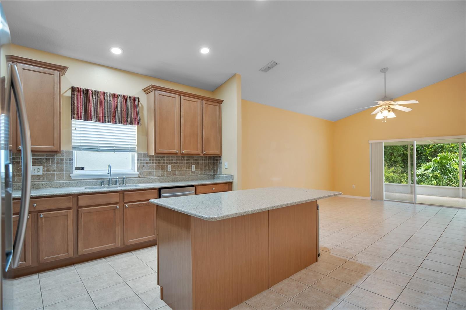 469 CAREY WAY