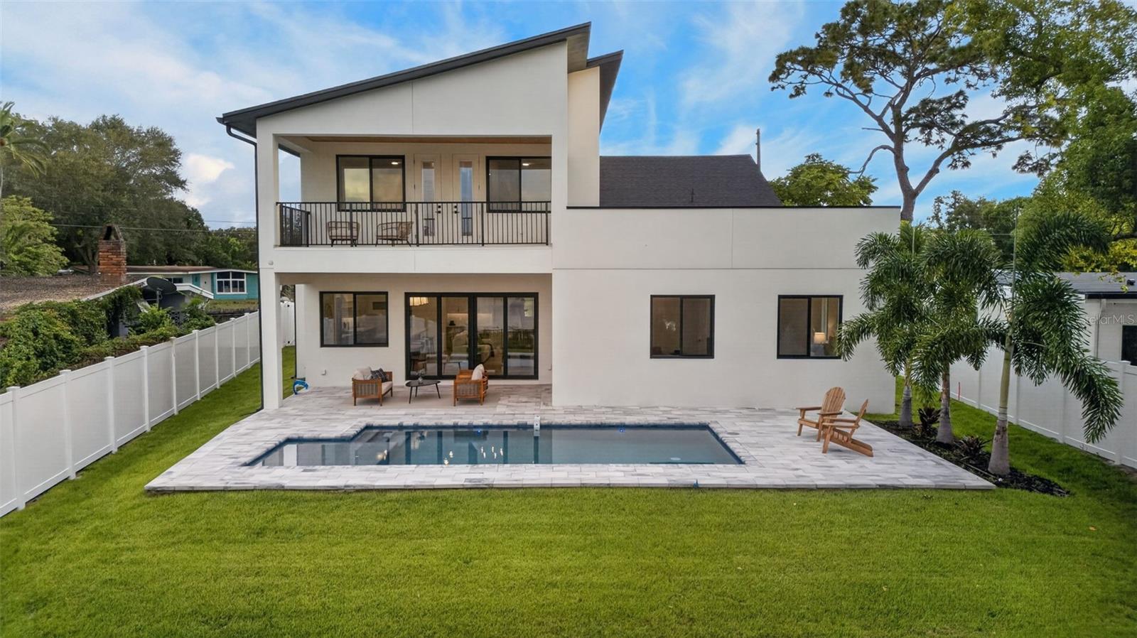 1205 FALCON DR