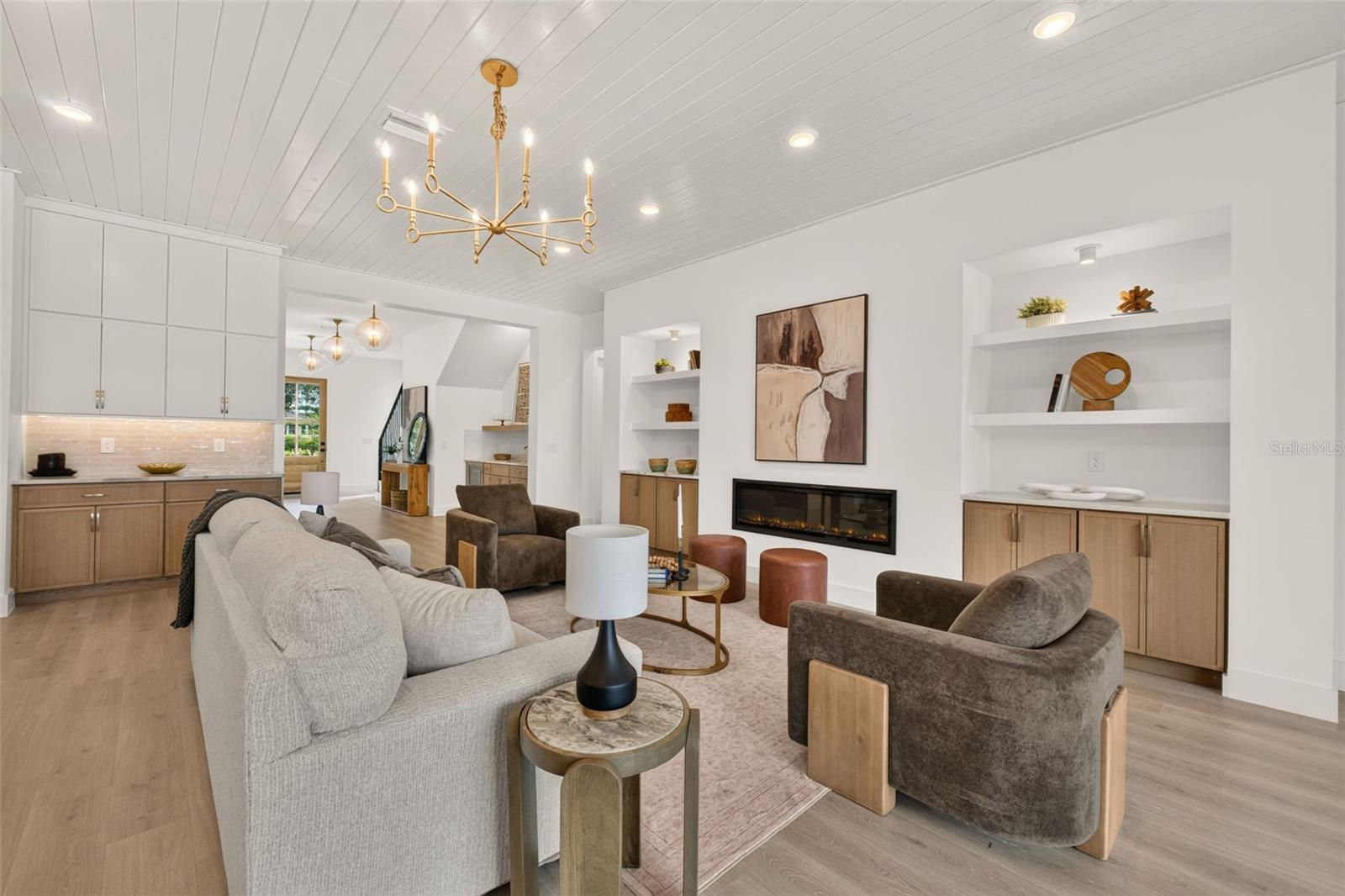 1205 FALCON DR