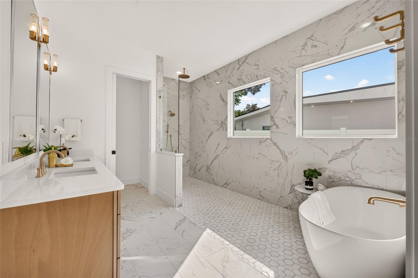 1205 FALCON DR