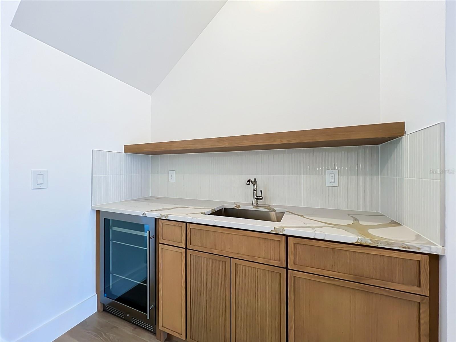 1205 FALCON DR