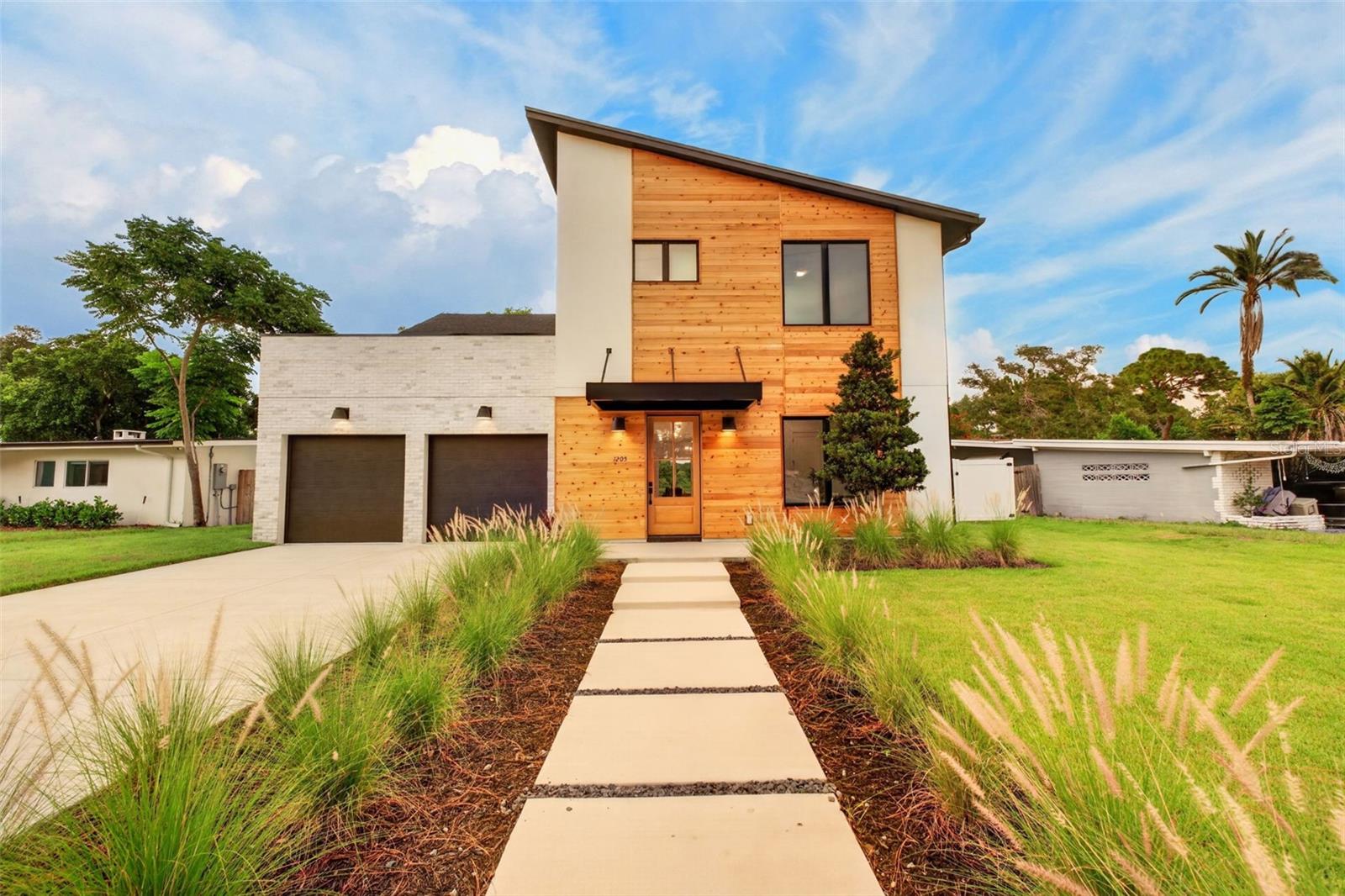 1205 FALCON DR